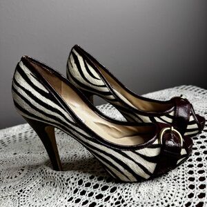 Steve Madden Lezlie Zebra Print Peep Toe Stiletto Pumps Burgundy Buckle Size 6